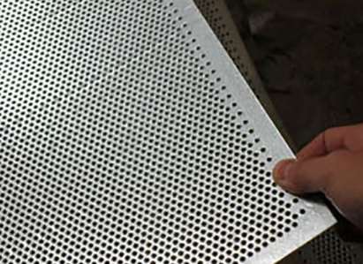 不鏽(xiù)鋼沖孔網在(zài)化工業的重(zhòng)要性