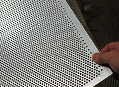 不鏽鋼(gāng)沖孔網(wǎng)在拉伸(shēn)時有哪(nǎ)些保護(hu)措施