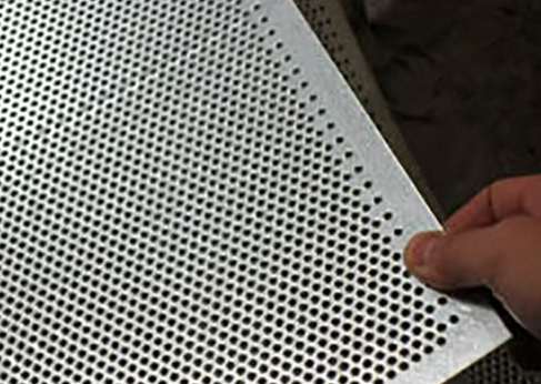 不鏽鋼(gang)沖孔網(wang)在化工(gong)業的重(zhòng)要性