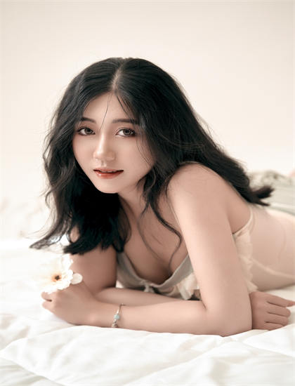 《娜塔莎坎普什感人至深的：整个故事》电影与电视剧比较：媒介差异与叙事特点